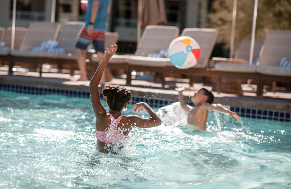 Diversión Junto a la Piscina en los Resorts de Arizona